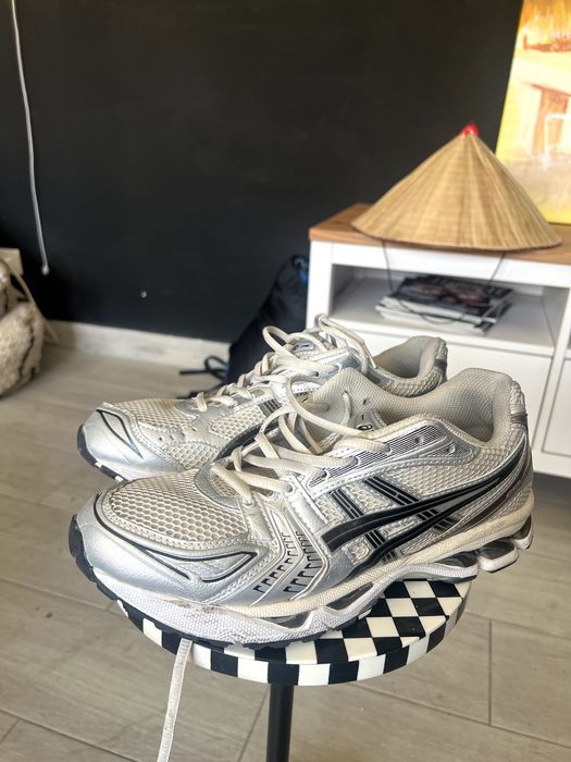 ASICS GEL-KAYANO 14 – Prateado/Branco