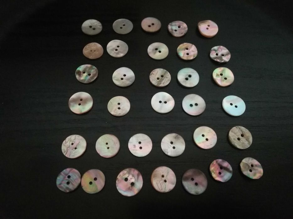 Botões madrepérola, massa, plástico e outros