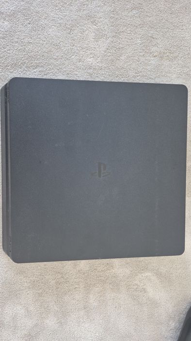 PS4 Slim 500GB + Comando