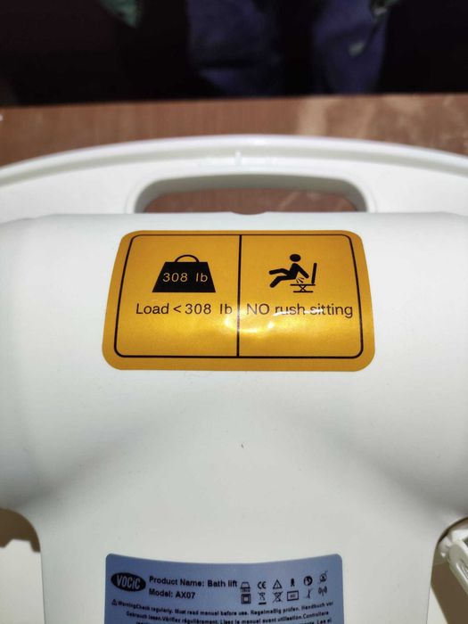 cadeira de apoio ao banho para pessoas com problemas de mobilidade