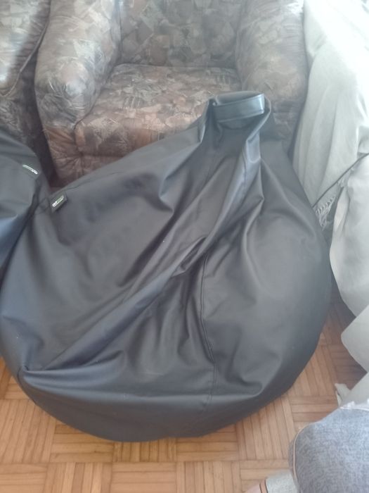 Vendo 2 poltronas e 2 pufes