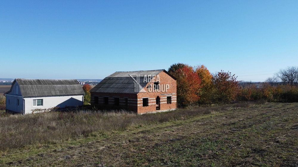 Продається земельна ділянка з недобудовою с.Довжок.