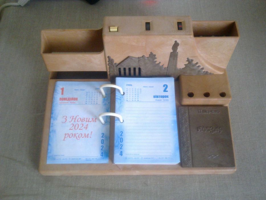 Подставка под перекидной календарь - сувенир "Кобзар" с FM радио