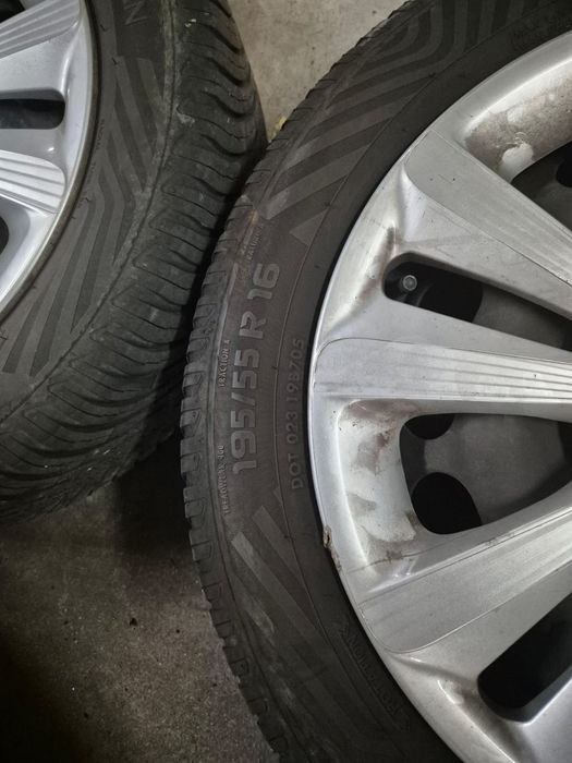 Vendo 4 jantes com pneus 16'