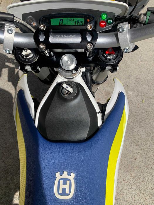 Husqvarna 701 Enduro – 2017 | 17.000 km | Muito equipada
