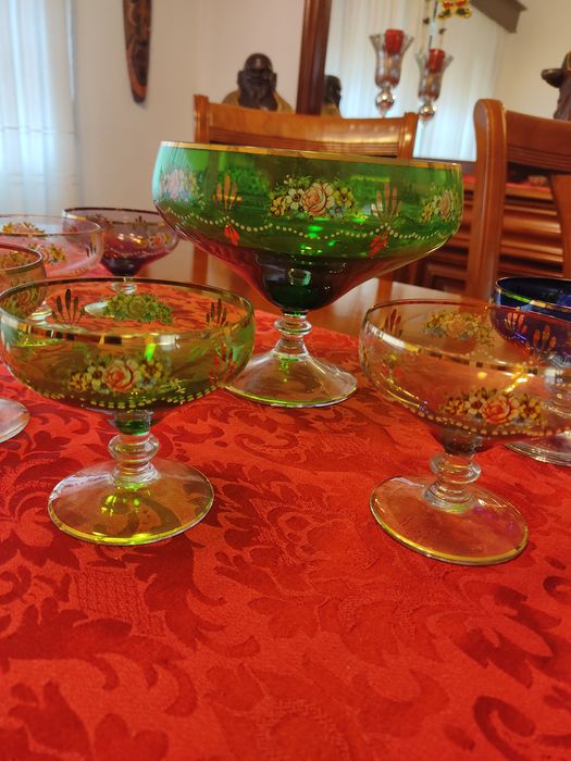 Conjunto de saladeiras e taças