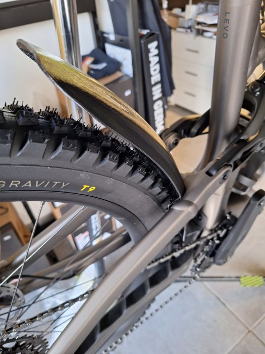 Błotnik turbo levo 4 carbon i alu