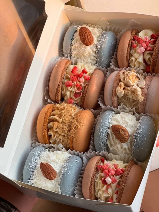 Макаронси, макарон, макарун. Подарунок. День валентина