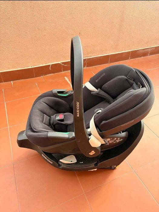 Ovinho Maxi-Cosi Pebble 360 + Isofix FamilyFix 360 Pro