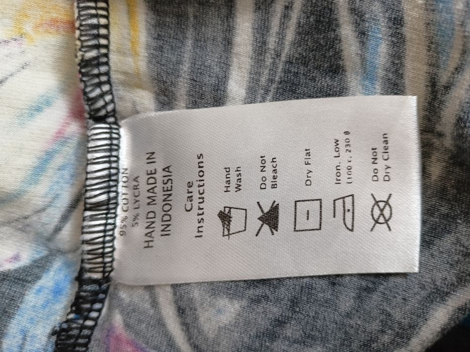 Letnia, obcisła mini sukienka w kwiaty, wycięcie na plecach, rozm. XS.