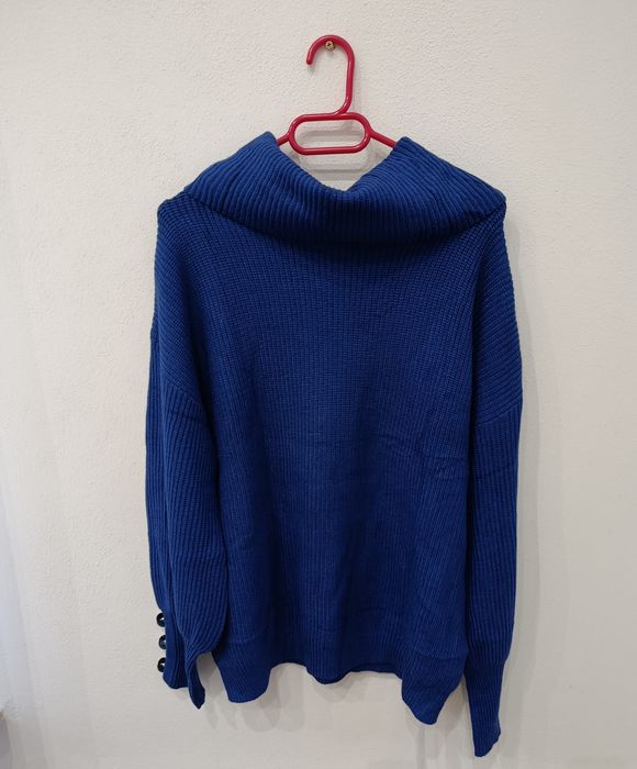 Chabrowy Sweter Oversize z Golfem i Ozdobnymi Guzikami – Rozmiar L