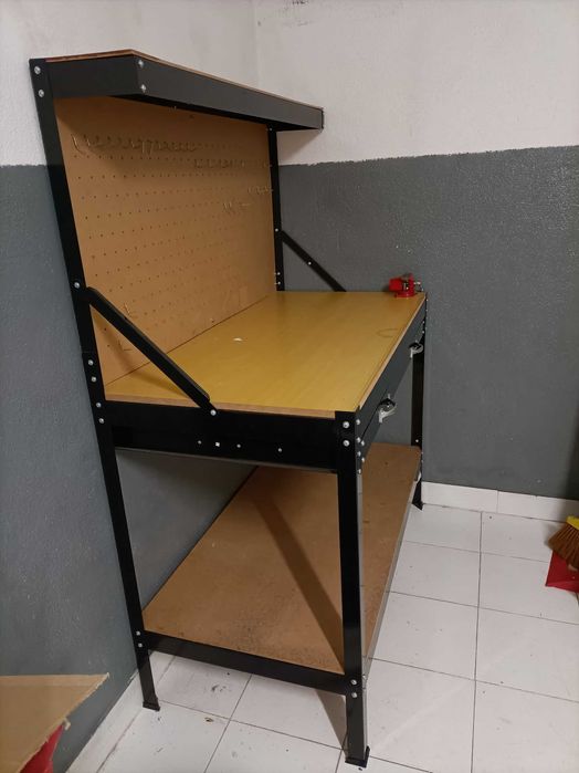 Bancada de trabalho em excelente estado