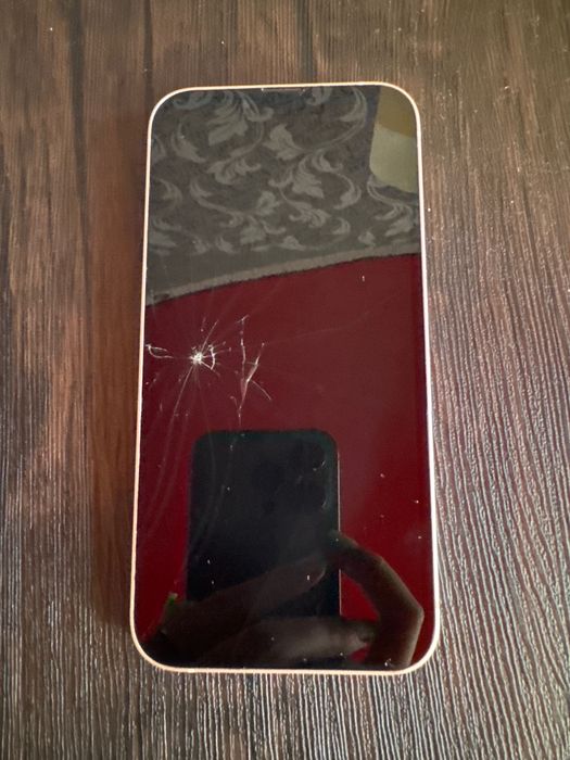 iPhone 13 в хорошем состоянии