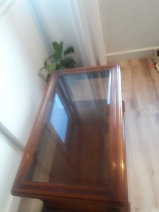 Mesinha  de centro de sala em cerejeira e tampo de vidro