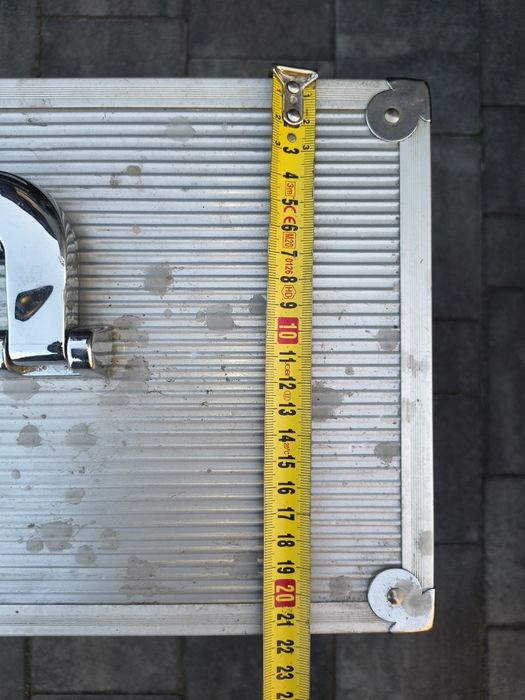 Kuferek kosmetyczny aluminiowy 41cm szerokość, głęboki 22cm i wysoki 27cm