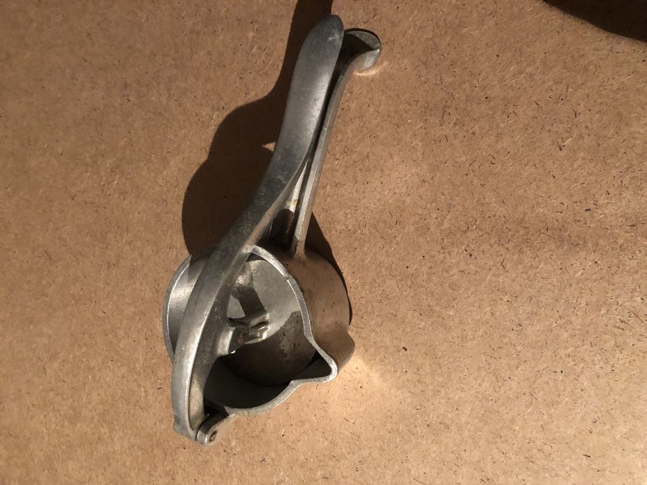 Espremedor de citrinos antigo