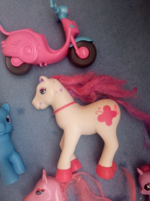 Zestaw zabawek konie i inne