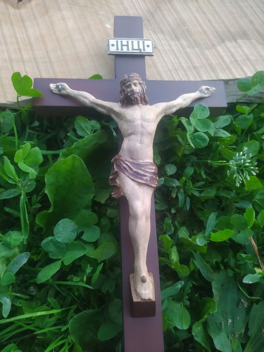 Хрест. Розп'яття з дерева різьблене.