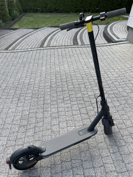 Hulajnoga Xiaomi Mi Electric Scooter Essential 250 W 20 km/h