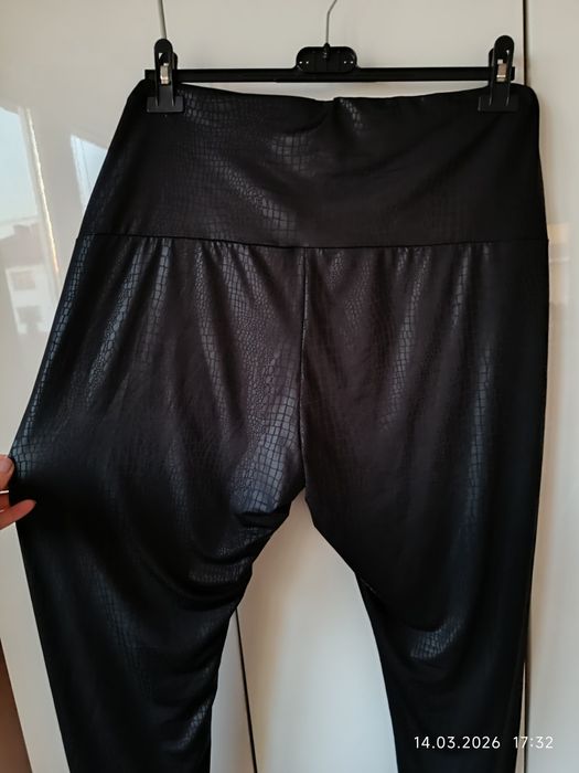 Czarne legginsy zwierzęcy wzór r 48 50