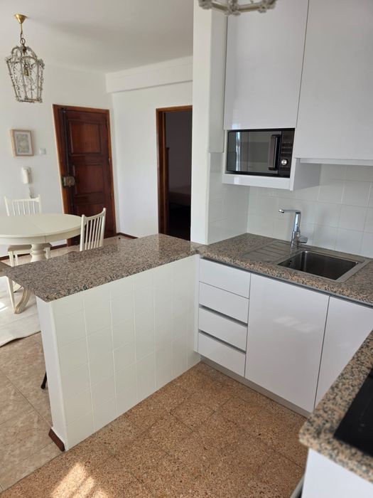 Arrendo T2 remodelado entrada imediata