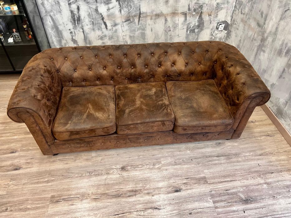 Sofá chesterfield 3 lugares