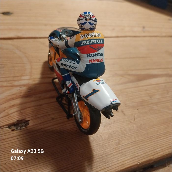 Miniatura Honda NSR 500 Repsol HRC 1:24 - Onyx (Mick Doohan)