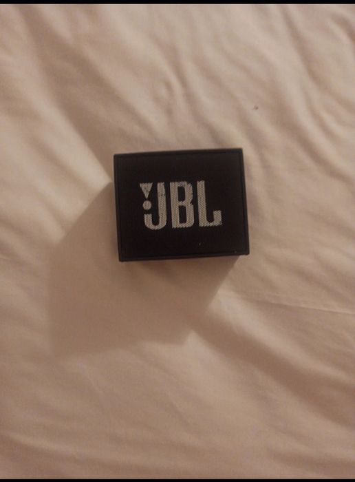 Coluna JBL preta