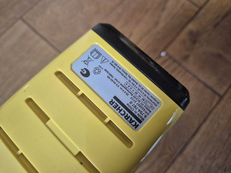 Odkurzacz bezprzewodowy Karcher VC7 (pęknięty) - pełen zestaw