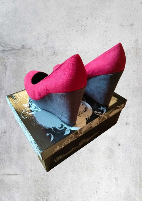 Nowe, damskie buty na koturnie, roz. 38. Claudia Ghizzani