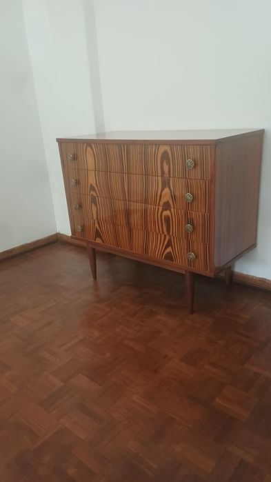 Comoda Vintage, quatro gavetas.