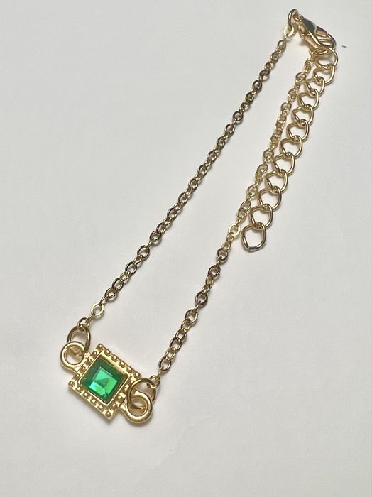 Pulseiras douradas