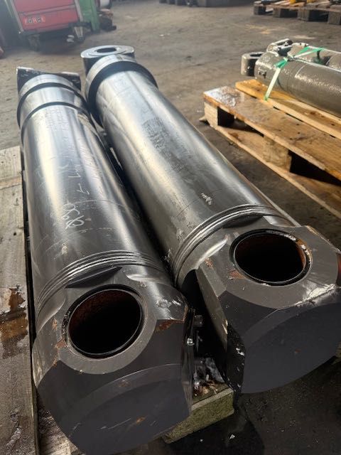 Nowy siłownik  do prasy fi 225