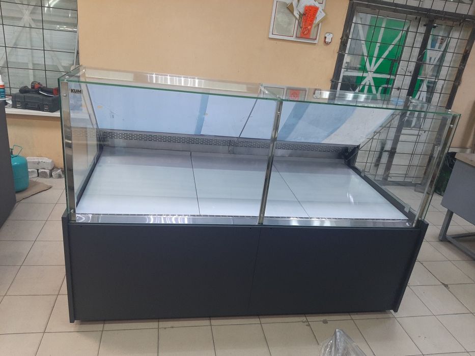 Вітрини холодильні КUM