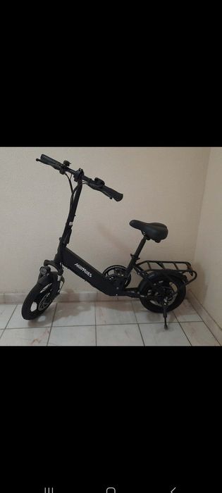 Bicicleta eléctrica nova.