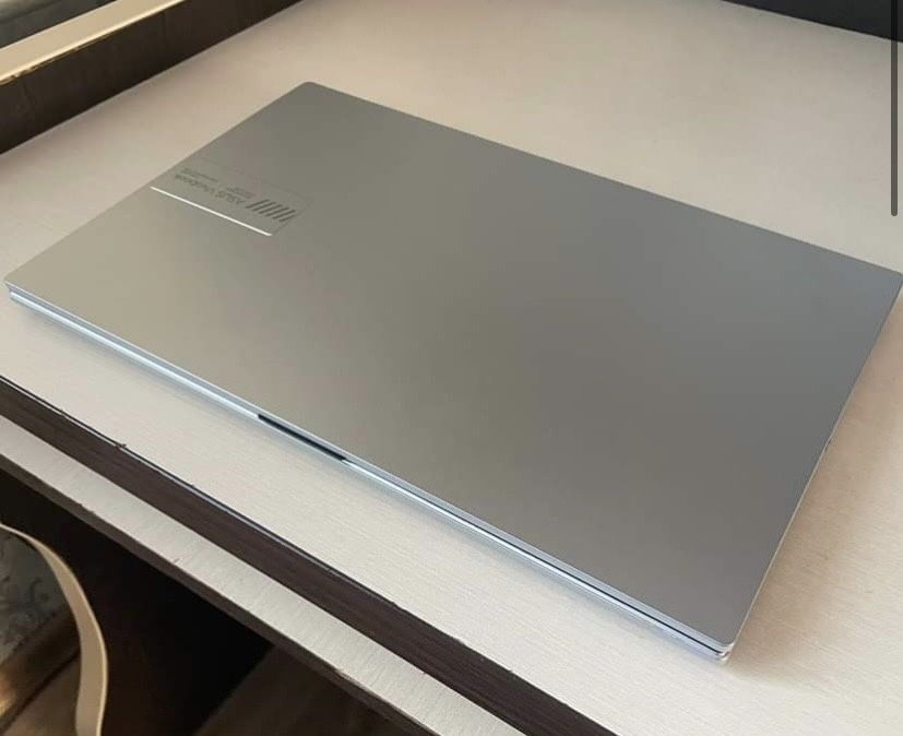 Продам ноутбук для роботи без світла, а також для деяких ігор.