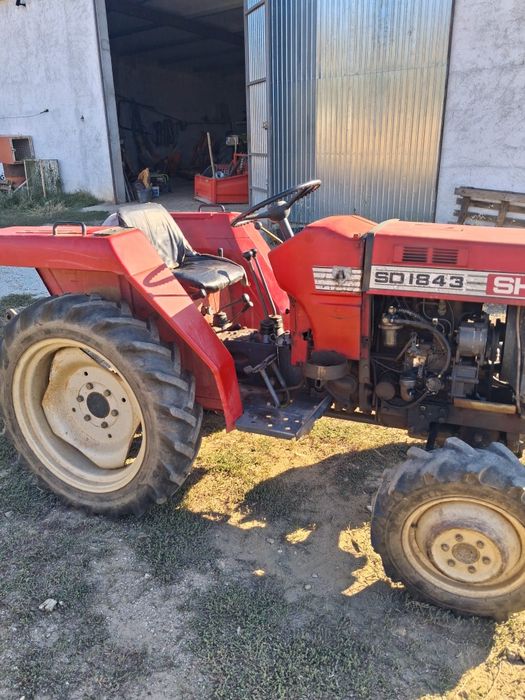 Vende-se trator.