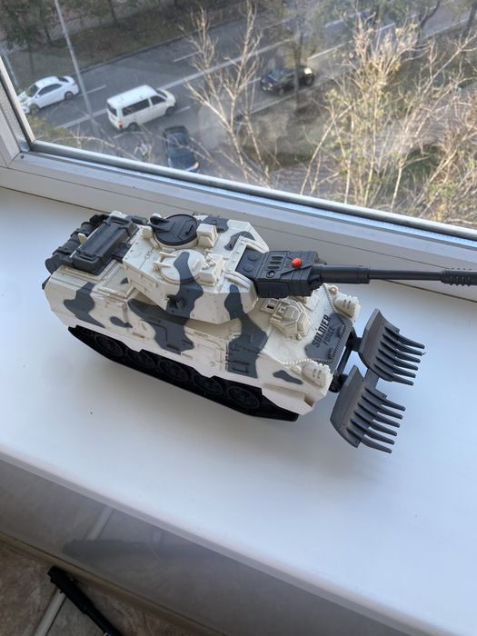 Танк зі звуковими ефектами