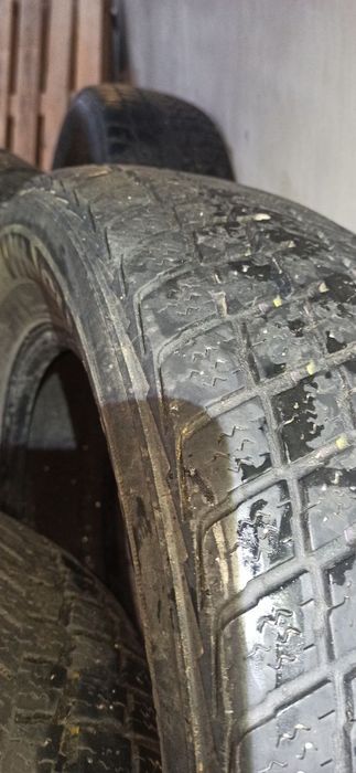 Продам зимову гуму розмір 215/65 r16