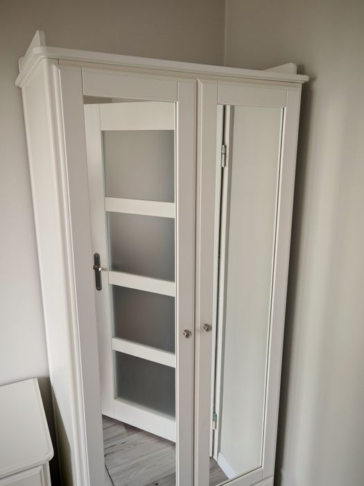 Szafa Ikea Tyssedal biała z lustrem i szufladą