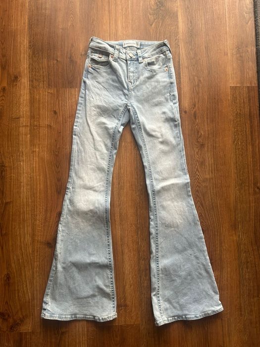 Jeansy dzwony Stradivarius D04