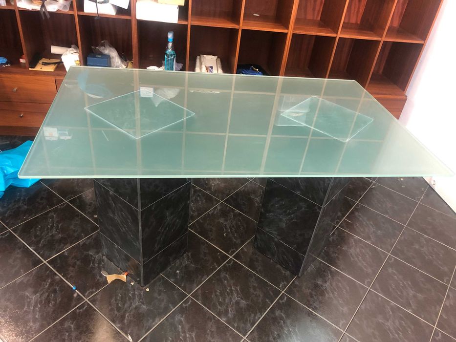 Mesa com tampo de vidro
