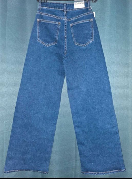 Calça wide leg C/brilhantes