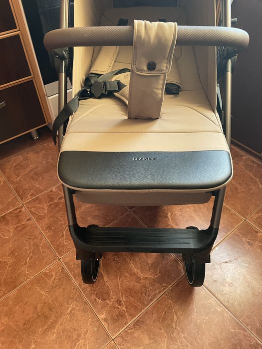 Прогулянкова коляска Carrello Bravo M/Lite