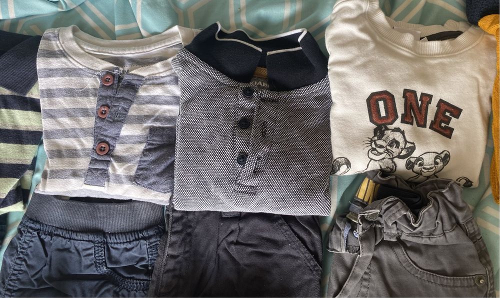 Roupa variada de menino
