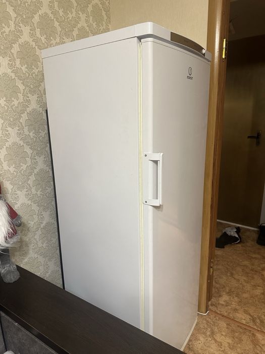 Морозильна камера INDESIT