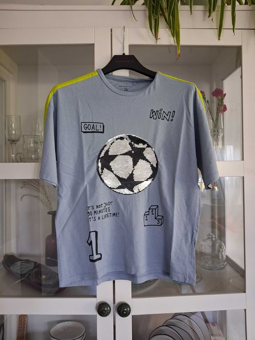 T-shirt chłopięcy Reserved 158 z cekinami piłka niebieski