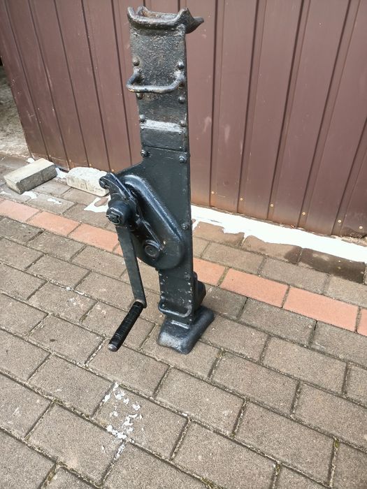 Lewarek kolejowy 5 T