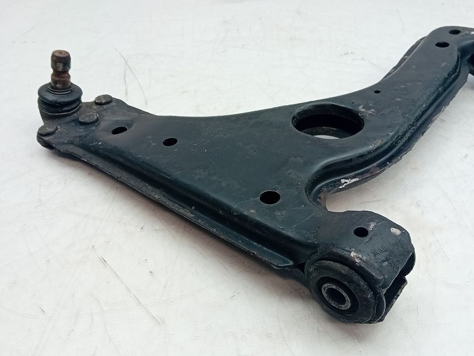 Braço de suspensão frente direito OPEL Vectra B Caravan (31_)