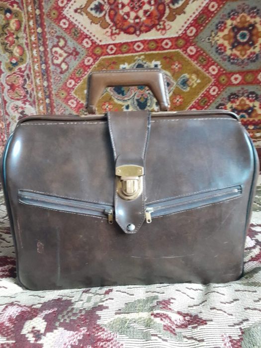 Портфель  ( шкірозамінник  )